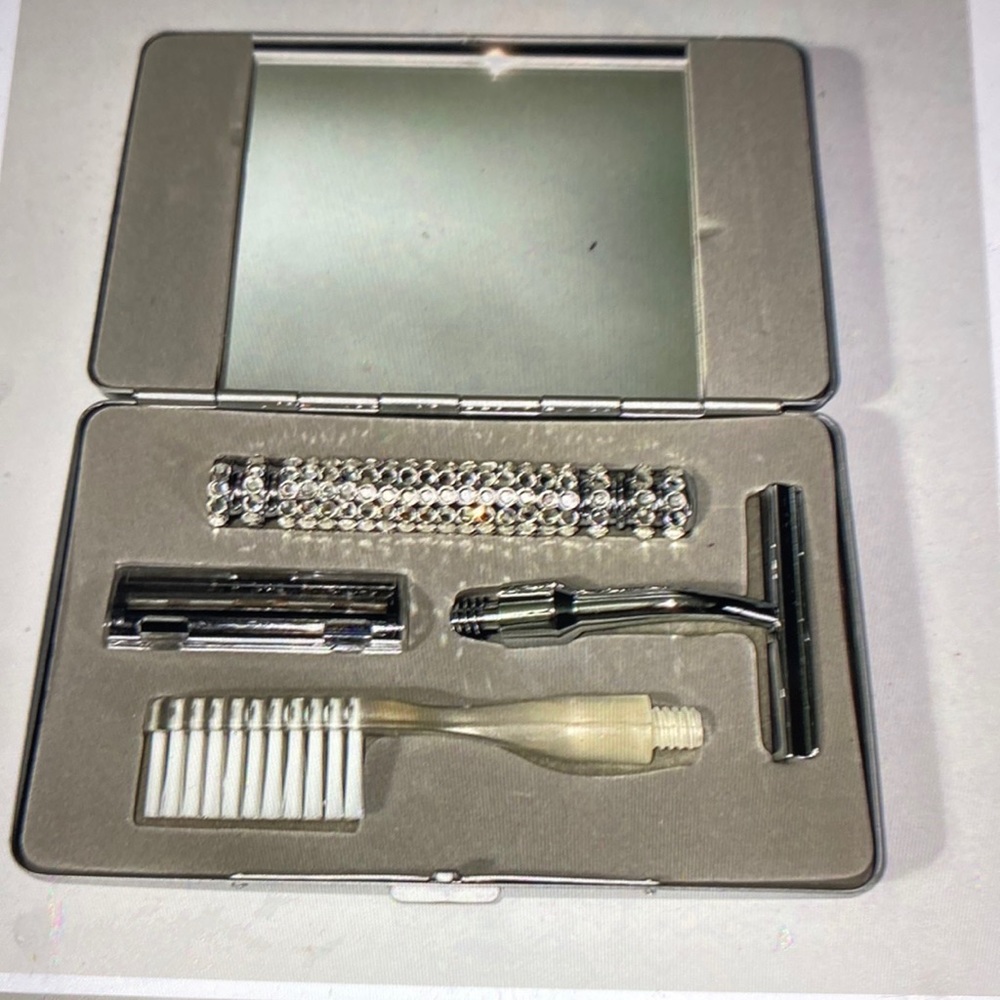 New jeweled travel set tooth brush shaver set